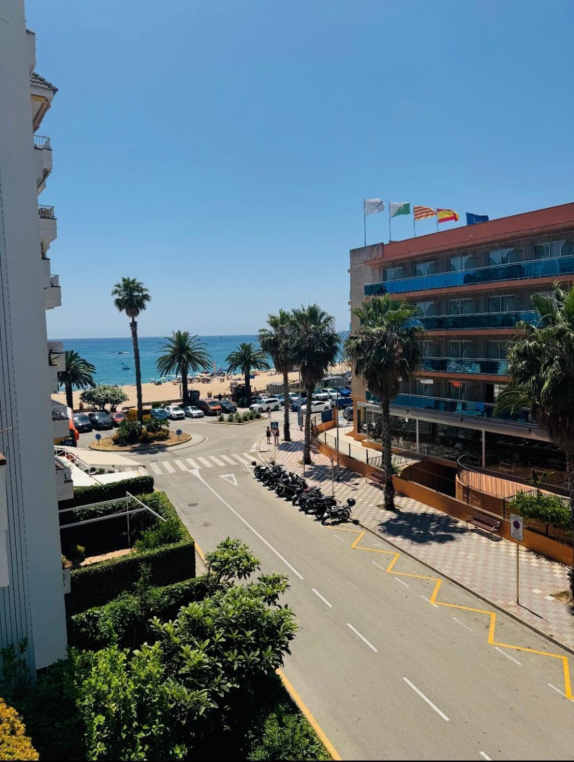 Lujoso Piso Enfrente De Playa De Fenals, 2 Terrazas *
