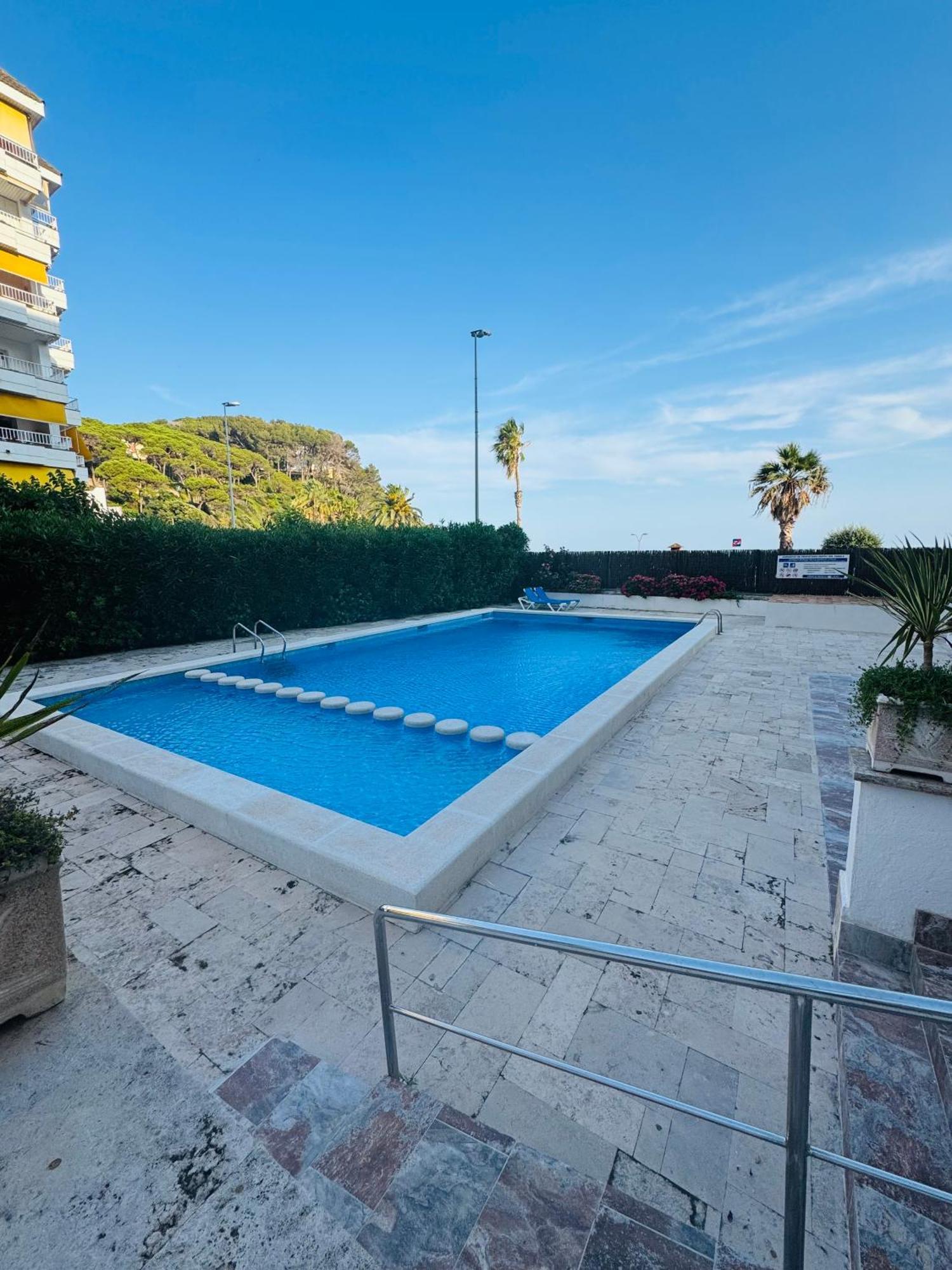 Appartement Lujoso Piso Enfrente De Playa De Fenals, 2 Terrazas *